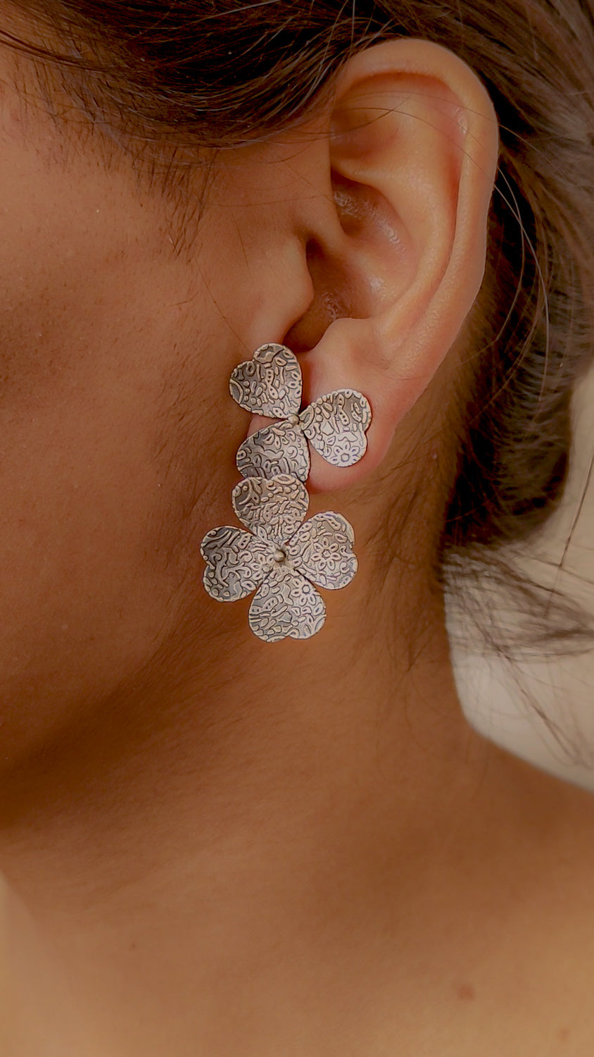 Textured Floral Earring With Floral Necklace