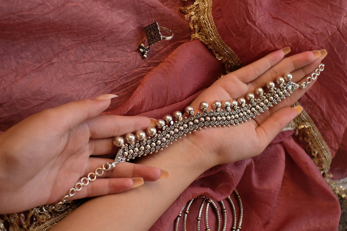 Interlinked chain ball necklace