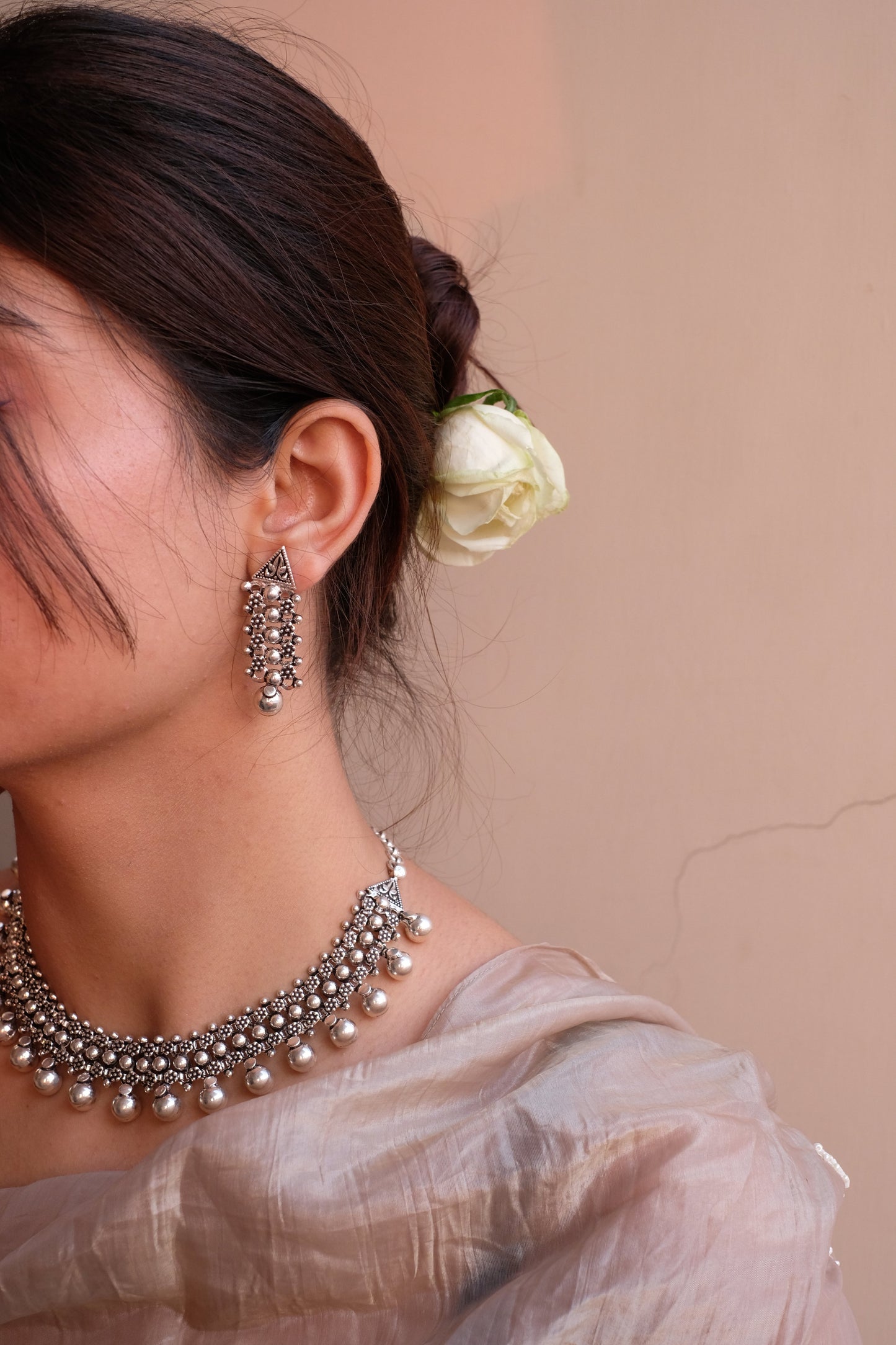 Interlinked chain ball necklace