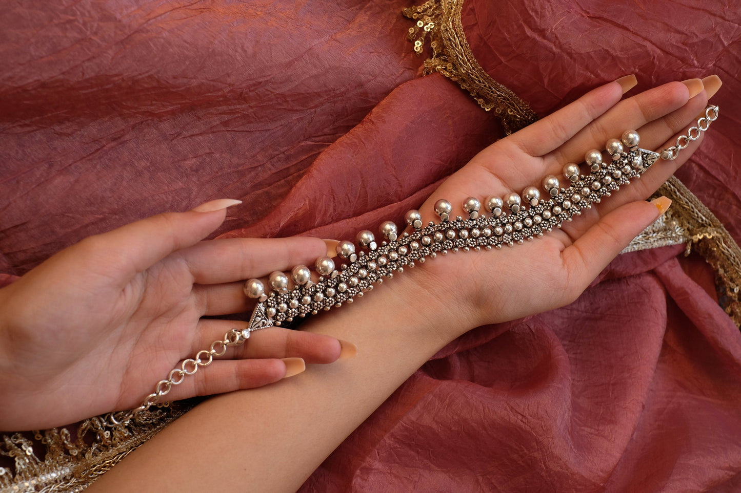 Interlinked chain ball necklace