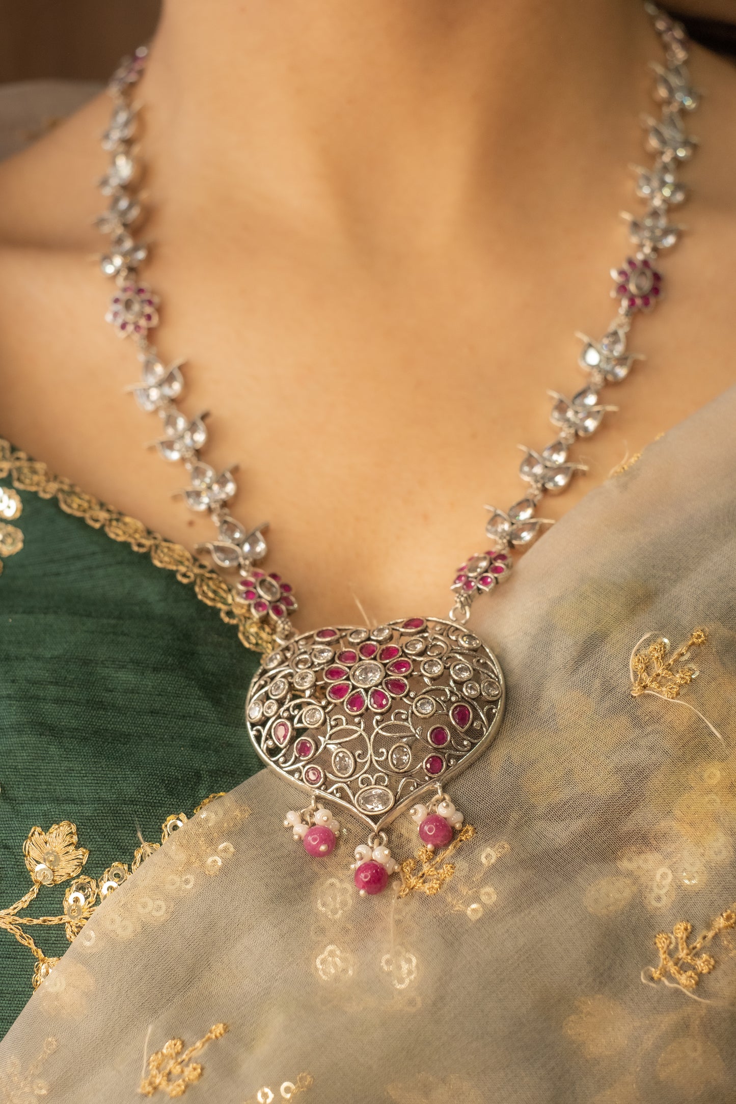 Red And Whiyte Crystal Floral Ranihaar