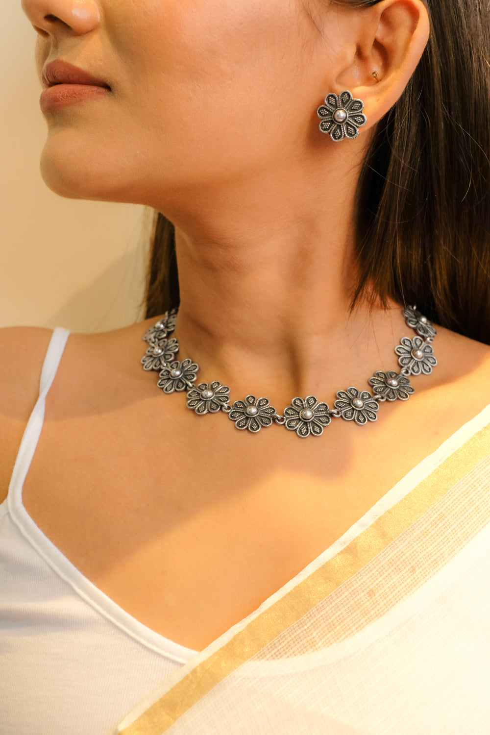 Granulated Flower Necklace