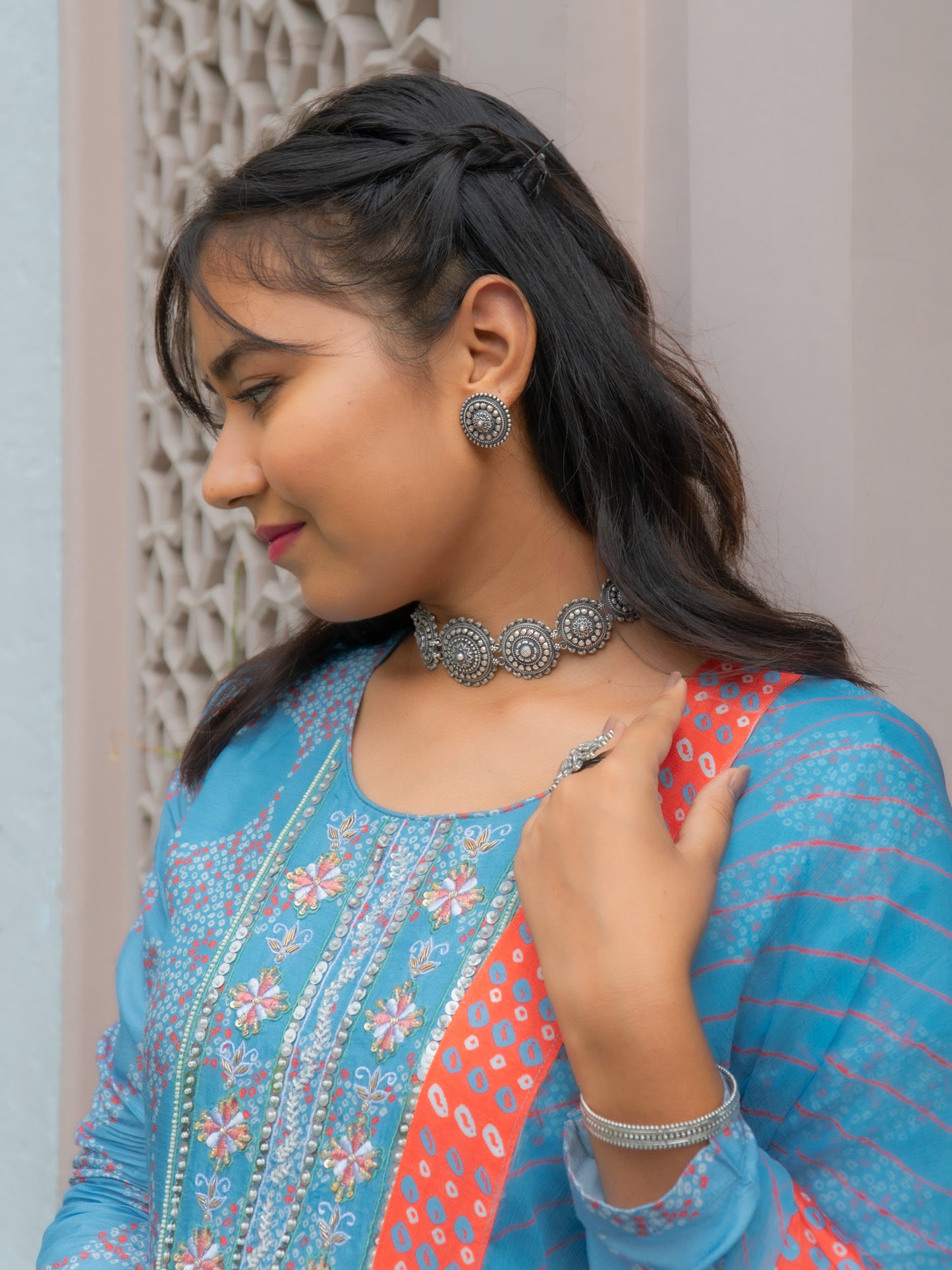 Flower Embossed Pasley Border Choker - DORA