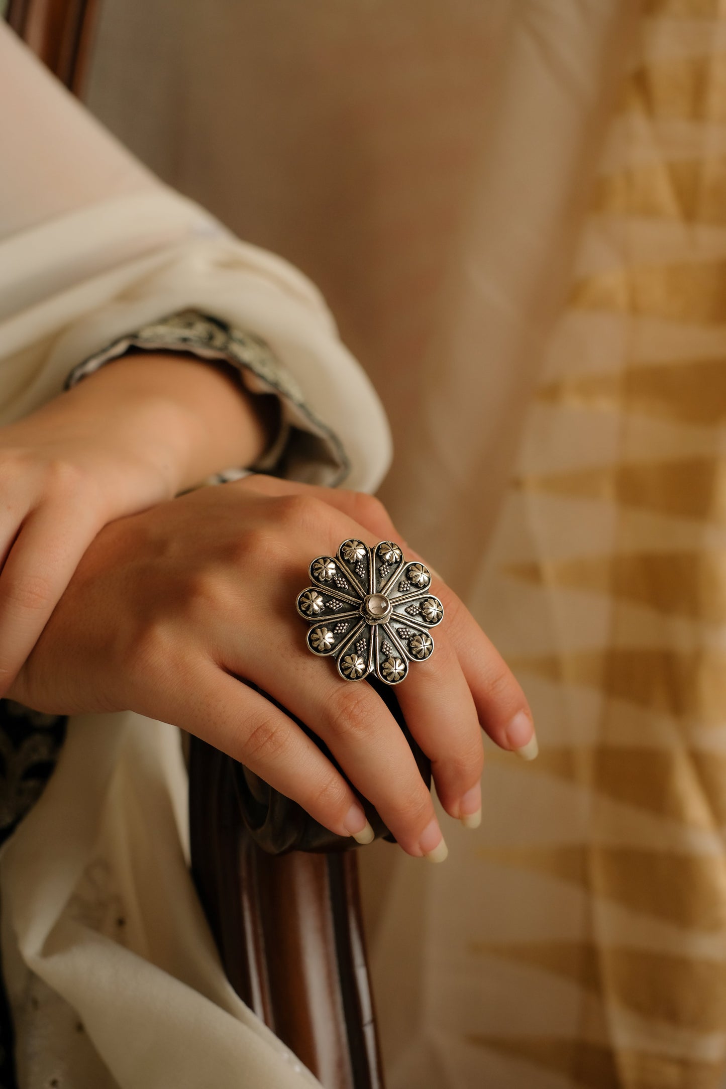 Elegant Silver Floral Ring