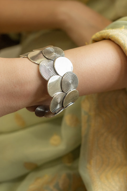 Geometric Hand Cuff